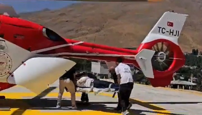 Kolu kırık hasta ambulans helikopter ile Van’a getirildi