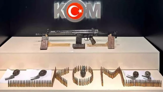 Van’da bir evde 5 el bombası ile 2 tüfek ele geçirildi