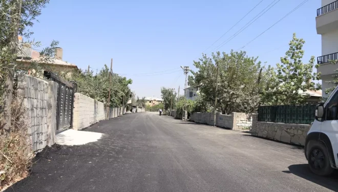 Edremit’te asfalt çalışmaları hız kesmeden devam ediyor