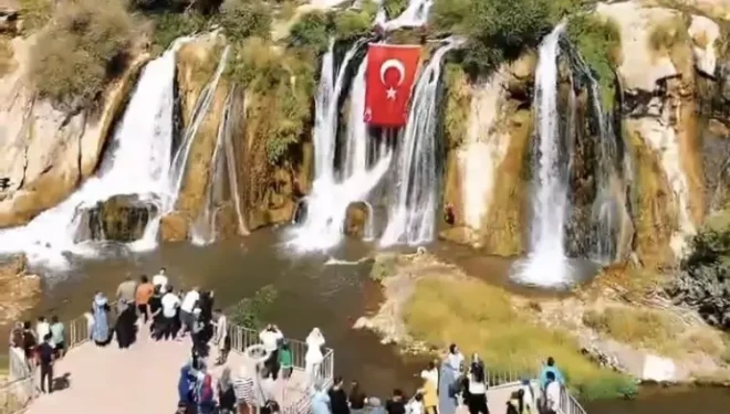 Muradiye Şelalesinde