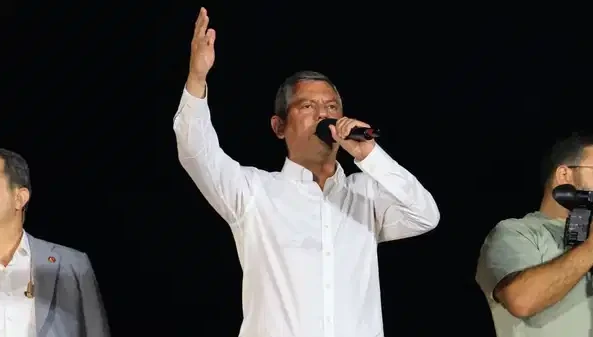 Özgür Özel'den SYDV grevine destek!