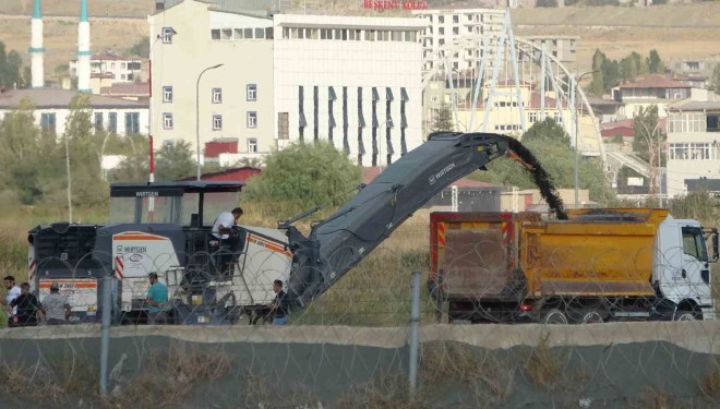 Van Ferit Melen Havalimanında