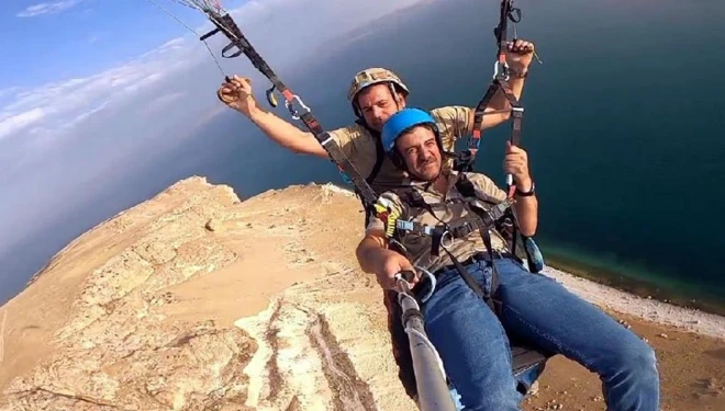 Yamaç paraşütü tutkunları, Van semalarında uçtu