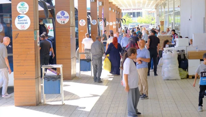Van'da havalimanı kapalı, otogar yoğun...