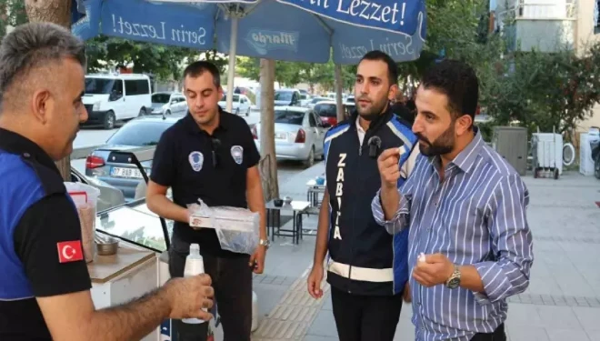Zabıtadan lokum ve kolonyalı kaldırım işgali uyarısı
