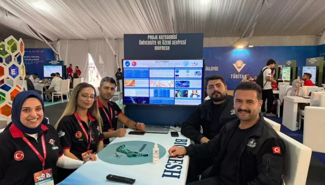 Başkan Gültepe, TEKOFEST'te finale kalan Vanlı ekibi ziyaret etti