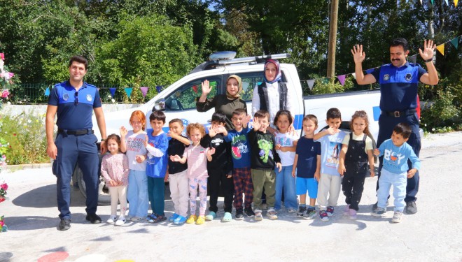 Edremit’te Kreş Öğrencilerine Mesleki Tanıtım Etkinliği
