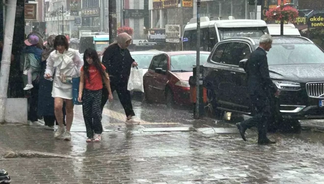 Van’da sağanak vatandaşların hayatını olumsuz etkiledi