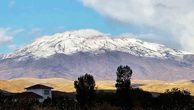 Süphan Dağı beyaza büründü
