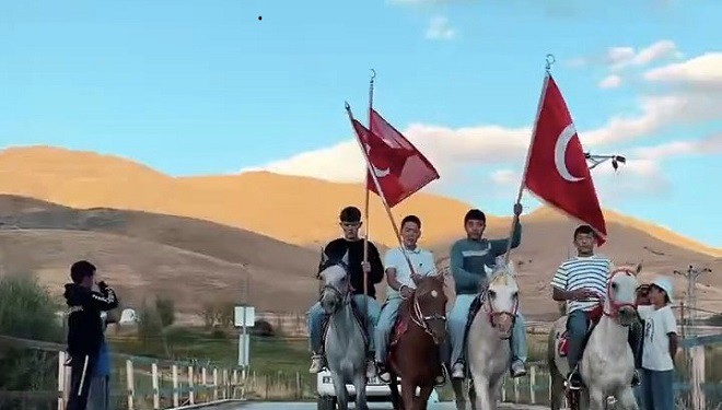 Ulupamir’de jandarma komutanına atlı karşılama
