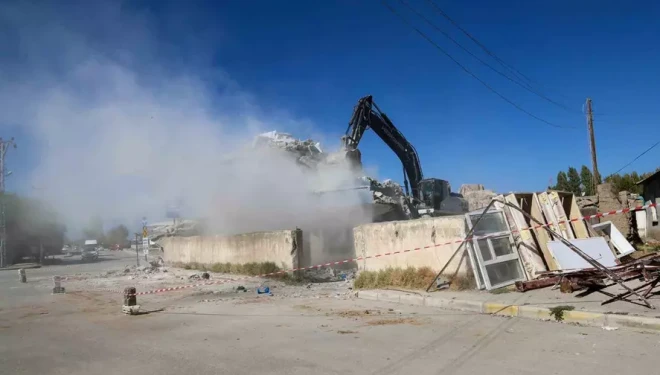 Hatuniye Caddesi’ndeki yıkım çalışmaları devam ediyor