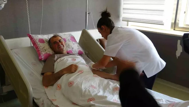 Nefes darlığı şikayetiyle hastaneye başvuran çiftçinin karnından 4 kiloluk kitle çıkarıldı