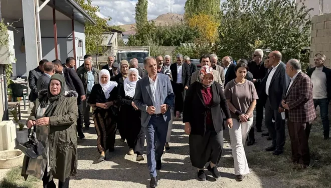 Van'da husumetli aileleri, DEM Parti yöneticileri barıştırdı