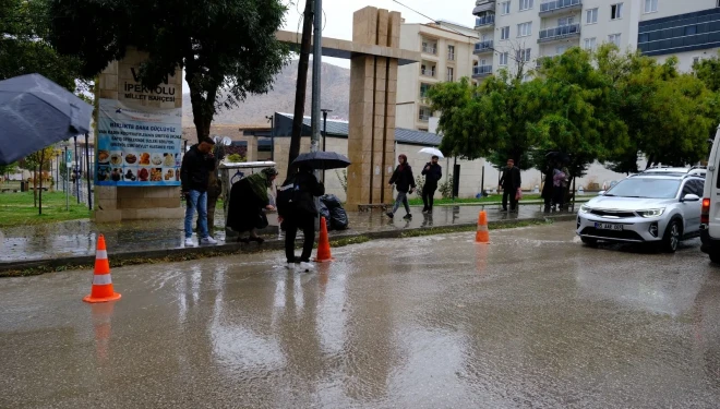 Az bir yağışla Van yine bildiğiniz gibi: Rezalet!