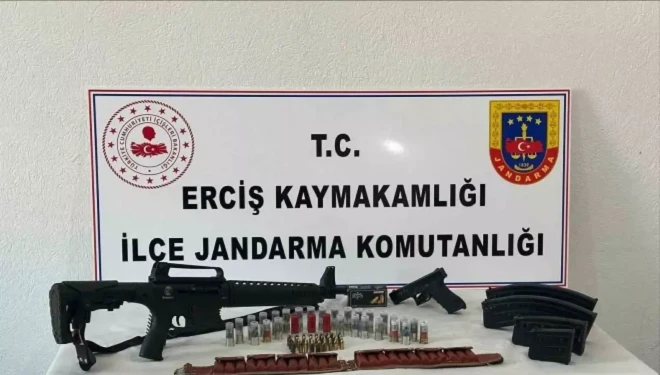 Erciş’te ruhsatsız silah ve fişek ele geçirildi