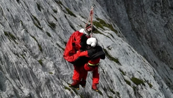 Van’da kayalıklarda mahsur kalan şahıs kurtarıldı