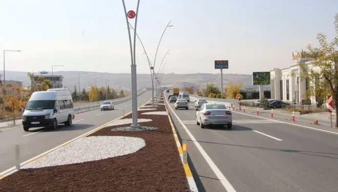 Van trafiği nefes alacak: Edremit Köprülü Kavşağı trafiğe açıldı