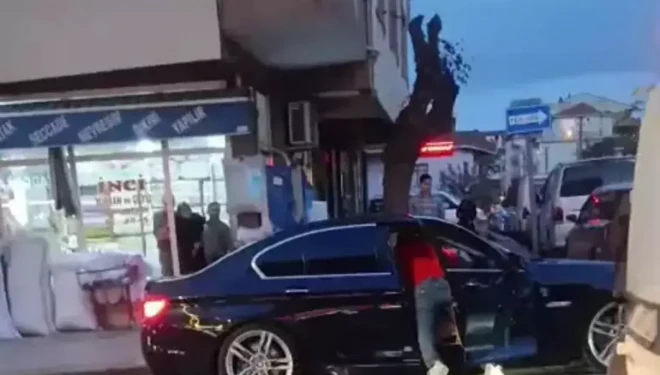 Eşiyle ilişkisi olduğunu iddia ettiği kişiyi defalarca bıçakladı; o anlar kamerada