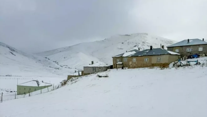 Başkale’de kar yağışı etkili oldu