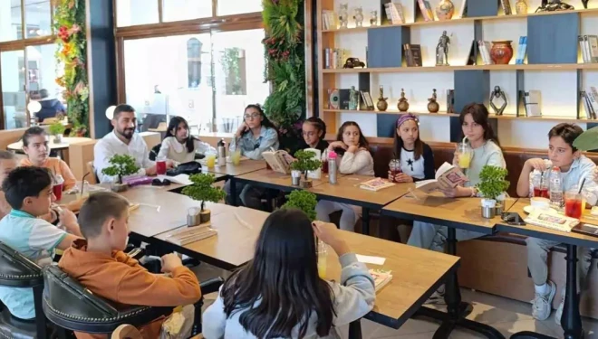 ‘Kitap Kaşifleri Kulübü’ minik öğrencileri kitap okumaya yönlendiriyor