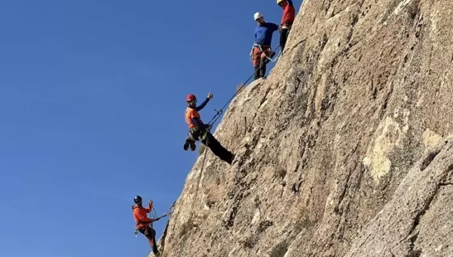 Van’da ilk kez çok ip boylu kaya tırmanışı eğitimi verildi