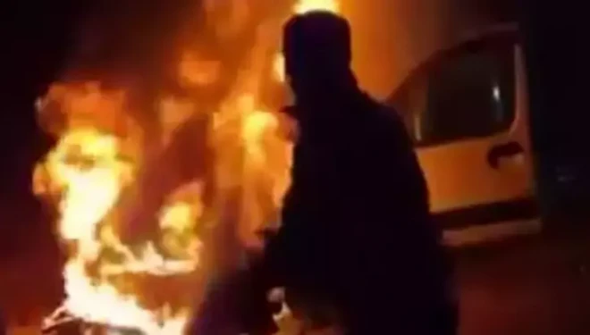 Yanan araca müdahale ederek 5 kişilik aileyi kurtardı