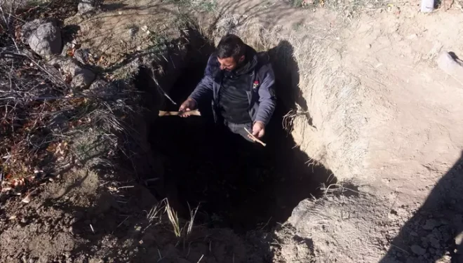 Van'ın o ilçesinde defineciler, tarihi Haydar Baba Mezarlığı’nı talan etti