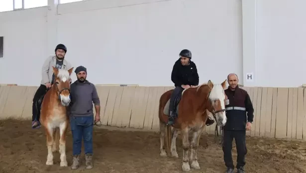 Van'da engelli bireyler, 'At binme' etkinliğinde buluştu