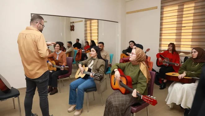 Bağlama ve Gitar Kurslarında İlk Ders Yapıldı