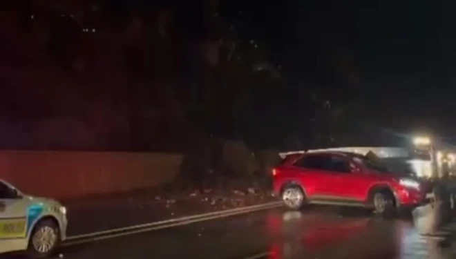 Hakkari-Van karayolunda heyelan