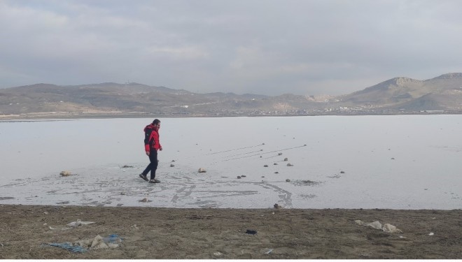 Van’da Sibirya soğukları: Sıhke Göleti’nin yüzeyi buz tuttu