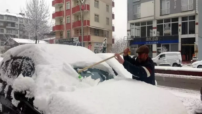 Erciş’te kar kalınlığı 20 santime ulaştı