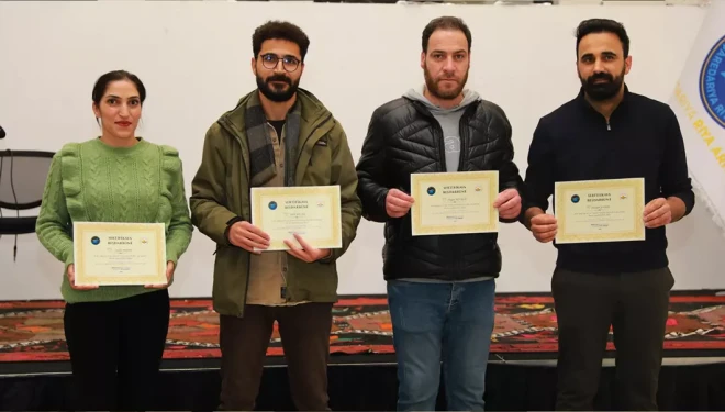 İpekyolu'nda Dil Kursiyerlerine Başarı Belgeleri Verildi