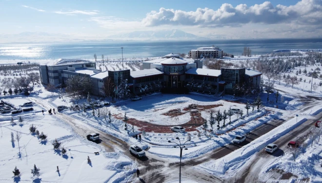 Van YYÜ’de eğitime kar engeli