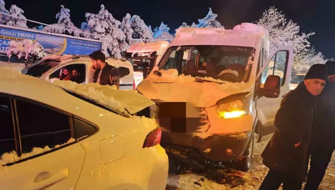 Van’da 4 aracın karıştığı kazada