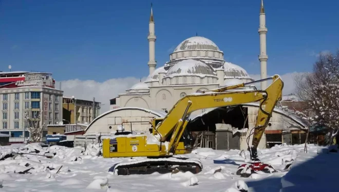 Van’ın 27 yıllık Mısır Çarşısı iki katlı modern arasta oluyor