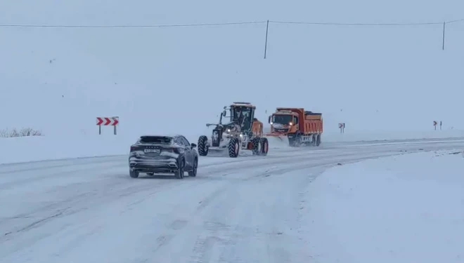 Van’da kardan dolayı kapanan 569 yolun 506’sı açıldı