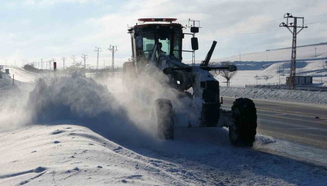 Van’da kardan dolayı kapanan 625 yoldan 408’i açıldı
