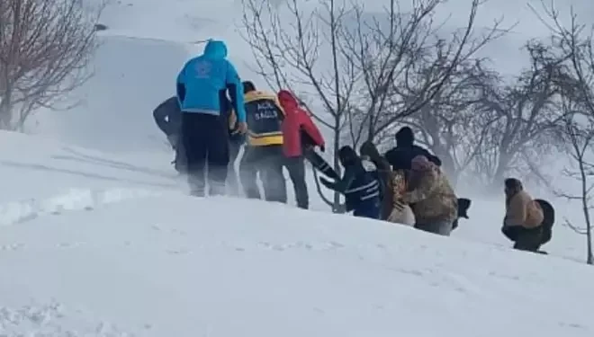 Bahçesaray’da hamile kadın helikopterle hastaneye ulaştırıldı