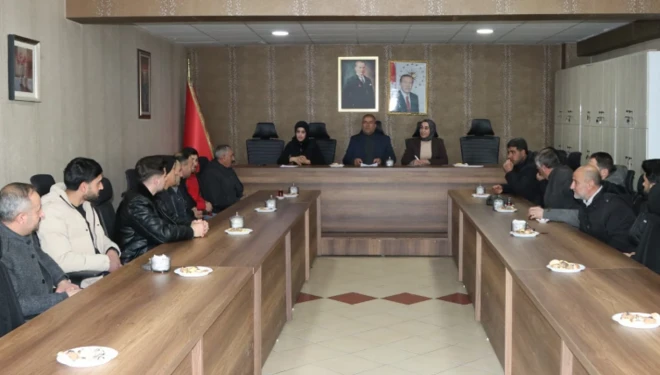 Özalp Belediyesi Eşbaşkanları esnaflarla bir araya geldi