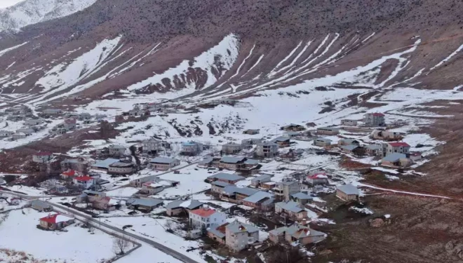 Van’ın kırsal mahallelerinde karla gelen güzellik