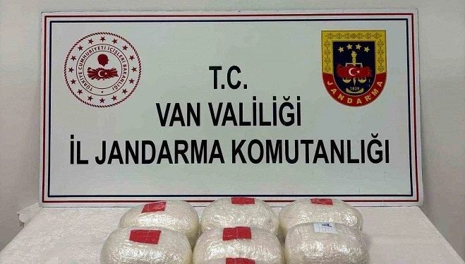 Van’da kaçak sigara ve metamfetamin ele geçirildi