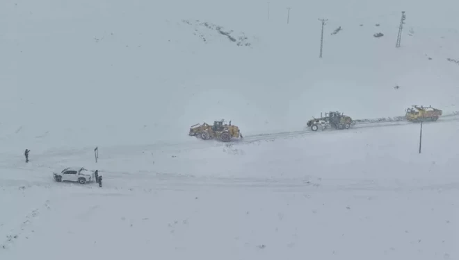 Van’da 363 yerleşim yerinin yolu kapandı