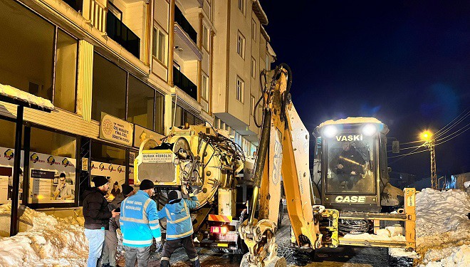 Muradiye’de Ana Kanalizasyon Hattındaki Tıkanıklık Giderildi
