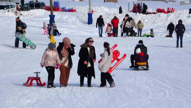Abalı Kayak Merkezi yarıyıl tatilinde çocuklarla şenlendi