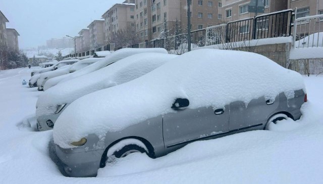 Van’da yoğun kar yağışı: 287 yerleşim yerine ulaşım sağlanamıyor