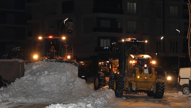 İpekyolu’nda kar mesaisi: Ergün ve Altın çalışmaları yerinde inceledi