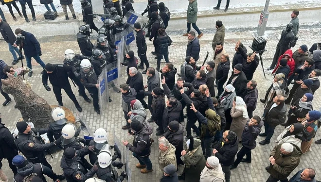Van'daki Suriye protestolarının 4'üncü gününde 2 kişi gözaltına alındı