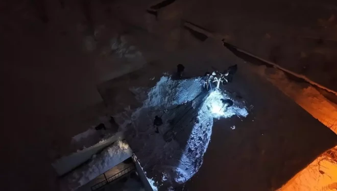 Yüksekova’da cemaat namazdayken çatı çöktü