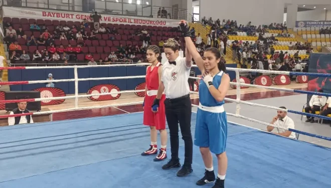 Edremitli boksörler Türkiye Şampiyonası’nda çeyrek finalde 